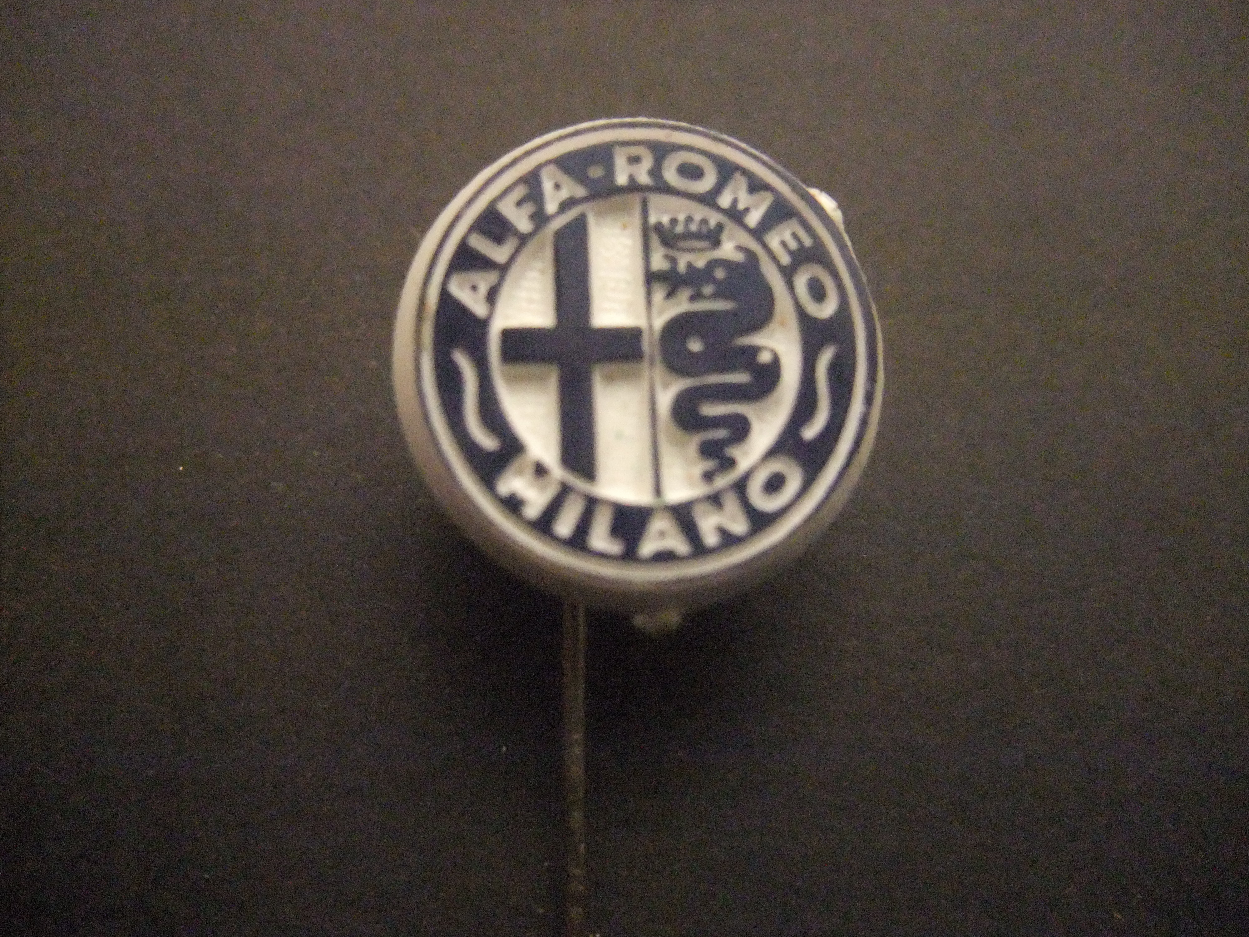 Alfa-Romeo Milano Italiaanse autofabrikant logo blauw